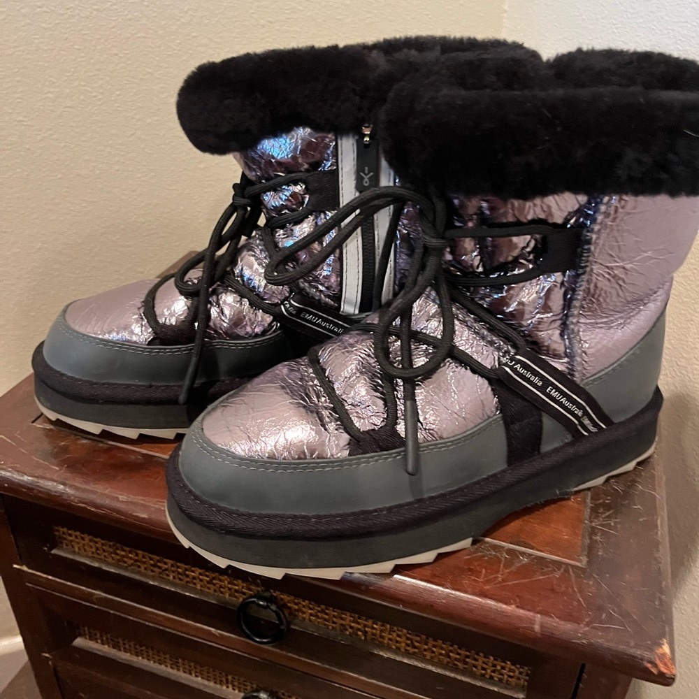 Stylish Women's Metallic Boots